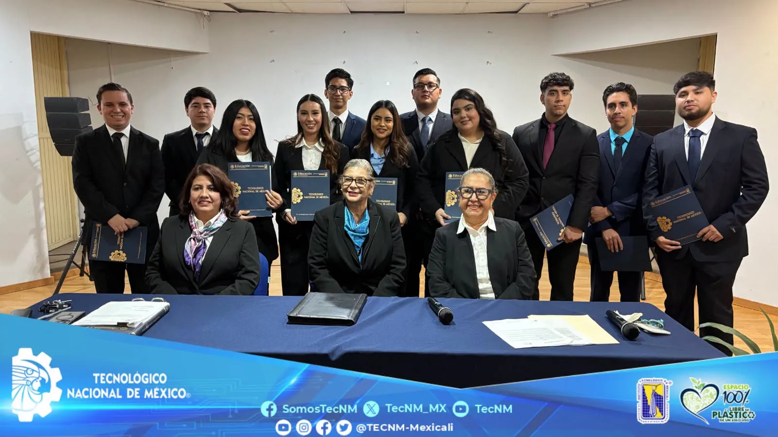 ¡FELICIDADES A NUESTROS NUEVOS PROFESIONISTAS!